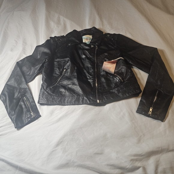 Cali1850 Jackets & Blazers - Cali 1850 brand faux leather jacket